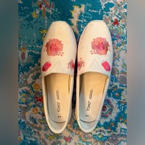 TOM size 10, almost NEW